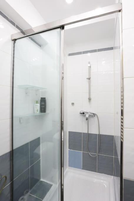 1 Bdrm Apartment In City Center Бухарест Екстер'єр фото