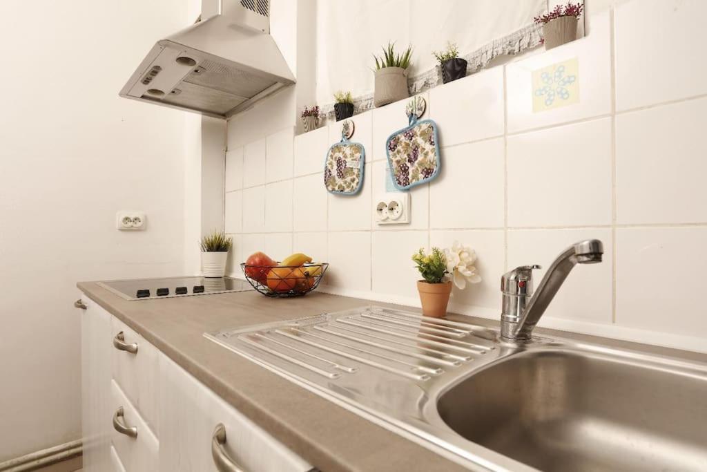 1 Bdrm Apartment In City Center Бухарест Екстер'єр фото
